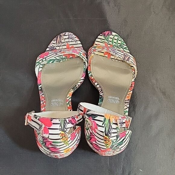 WORTHINGTON MULTI-COLOR BECKWITH FLORAL  ADJUSTABLE BUCKLE ANKLE STRAP SANDAL - Picture 6 of 14